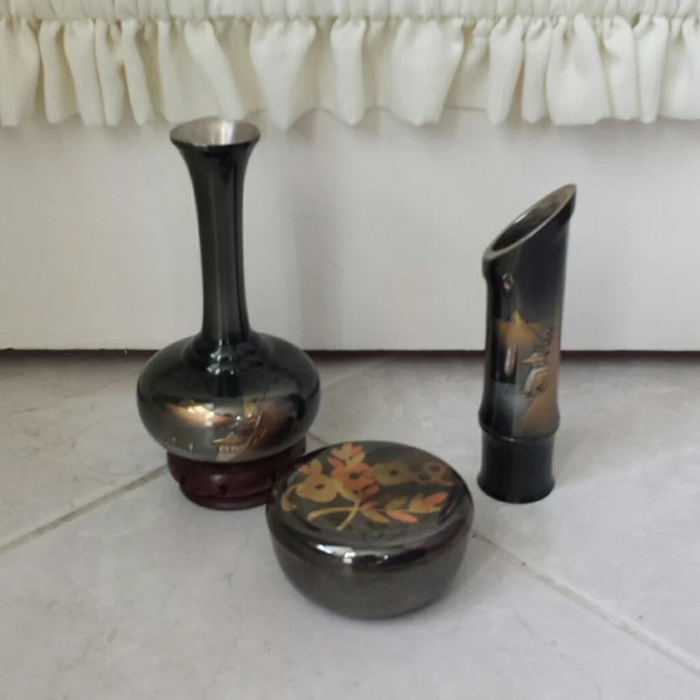 2 Japanese Vases and Trinket Box